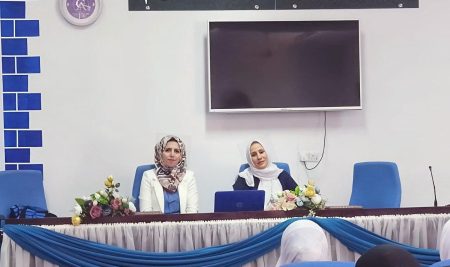 كلية العلوم تقيم دورة تدريبية بعنوان (كيمياء المستقبل بنكهه بيئية).