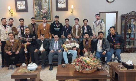 عميد كلية العلوم يكرم فريق قسم علوم الفيزياء.
