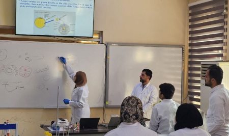 قسم التقانة الأحيائية يقيم دورة تدريبية حول تشخيص الفطريات باستخدام طريقة الزرع على الشريحة
